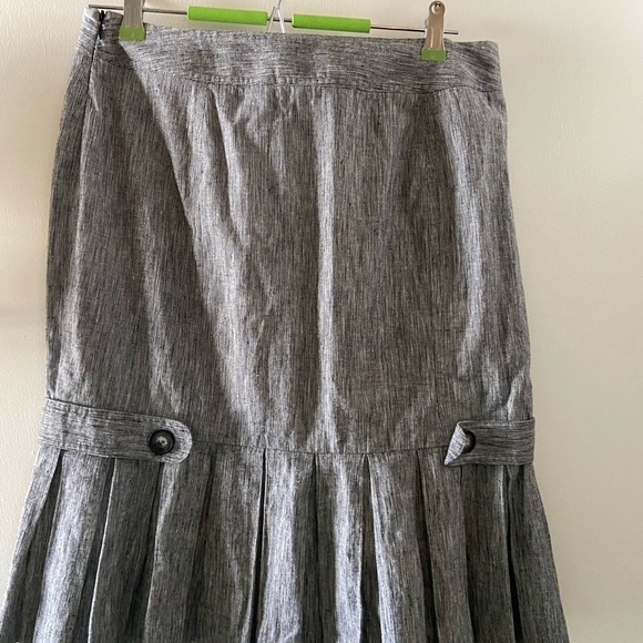 Bcx sz 7 cute skirt black and white pleats, tailored business style - Picture 2 of 3